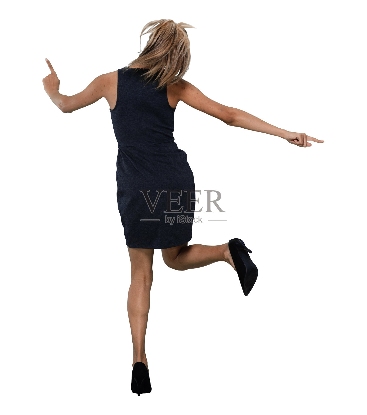 全身/后视图/后视图/一个30-39岁的成年人漂亮/马尾辫/长发非洲裔/非裔女性/年轻女性商人/商人/经理在办公室的半空中跳着照片摄影图片