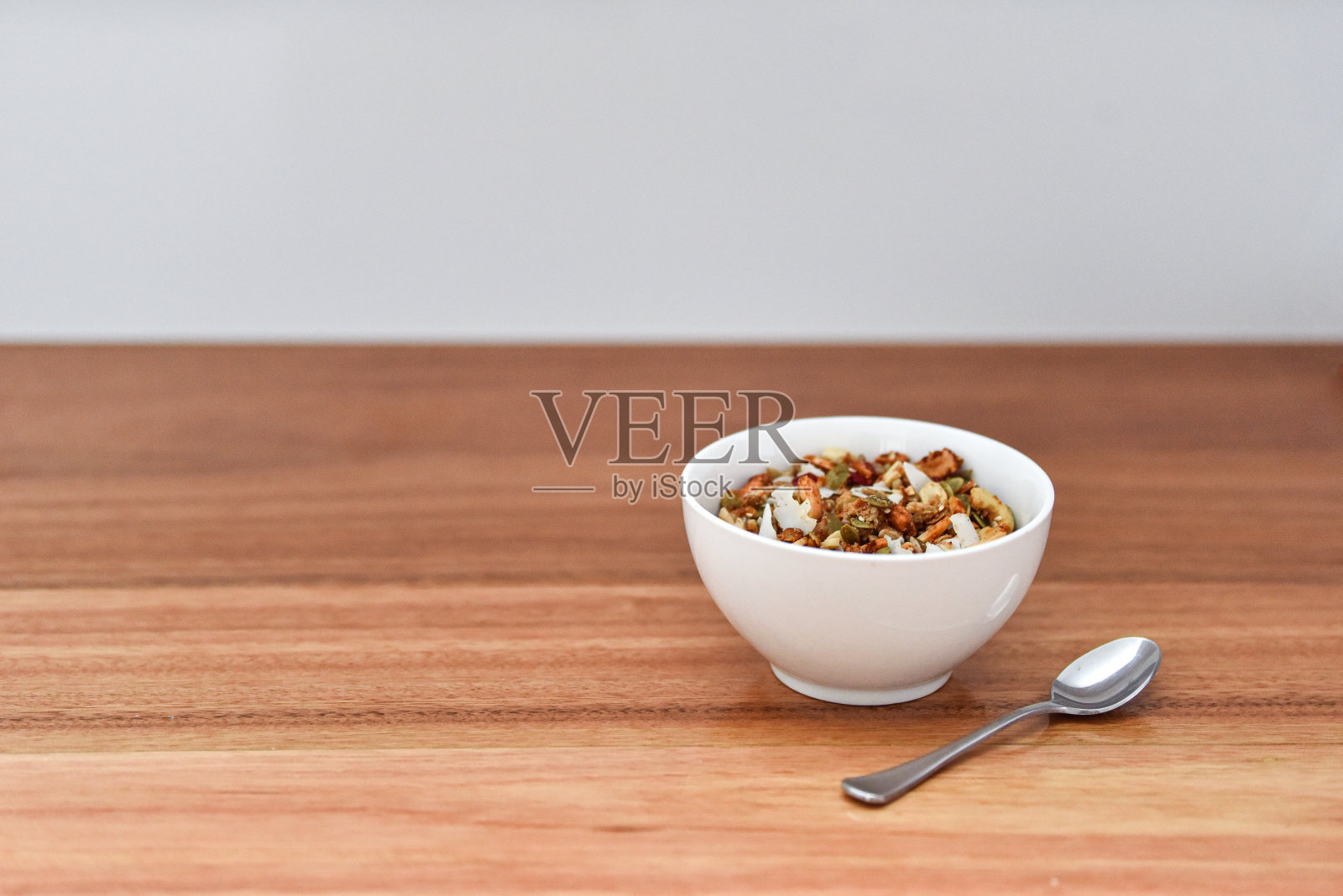 混合格兰诺拉麦片,坚果,种子和干果照片摄影图片