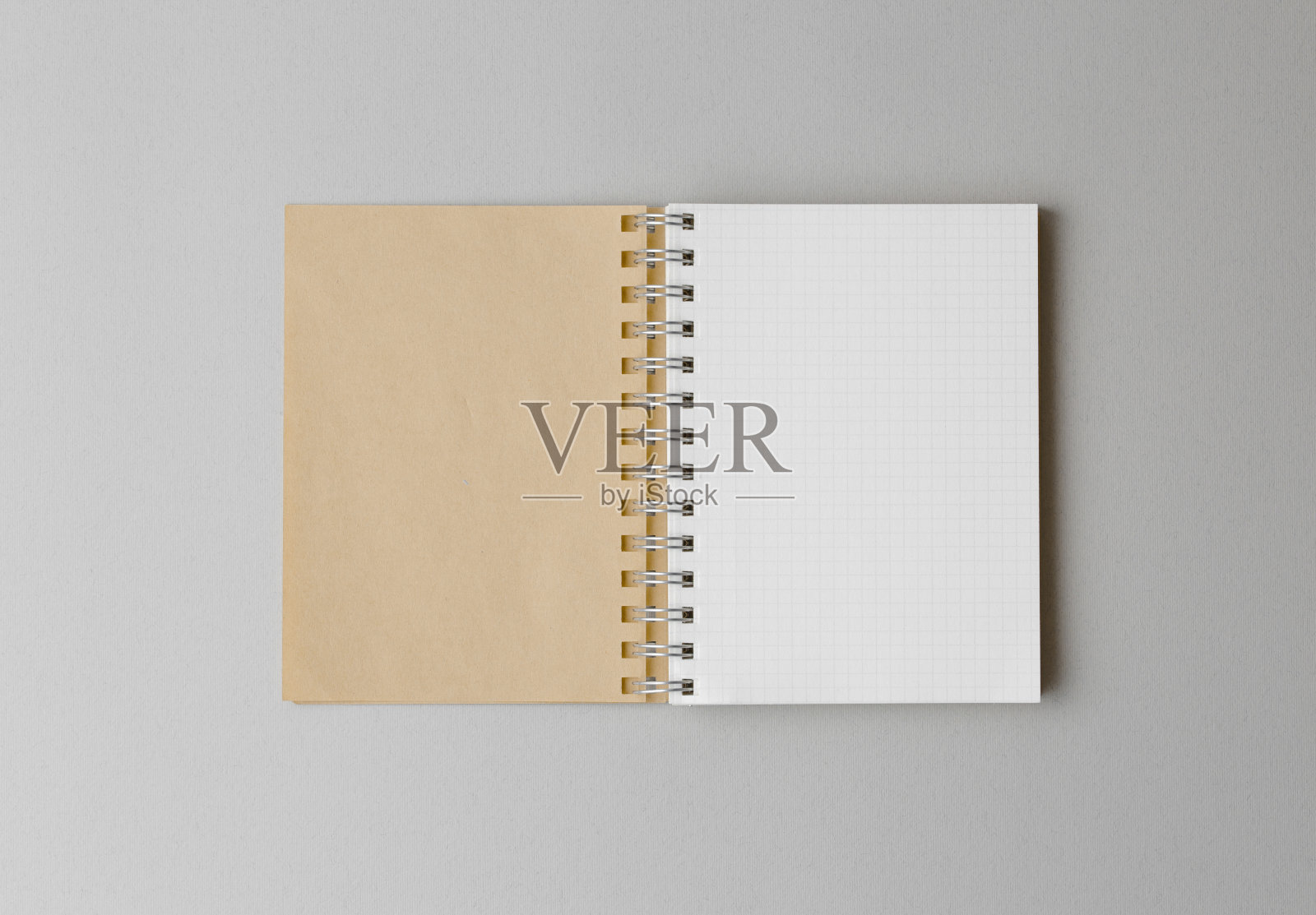 灰色背景的笔记本照片摄影图片