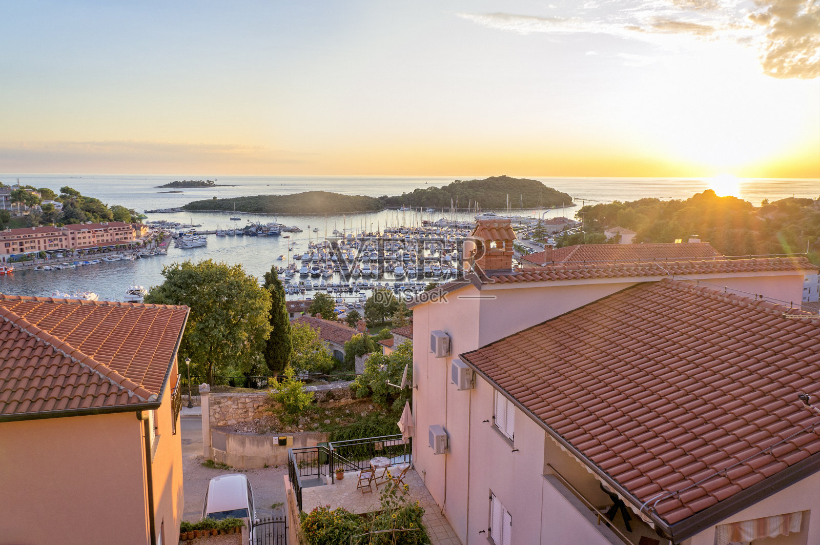 从弗萨尔老城的海湾,港口和岛屿照片摄影图片