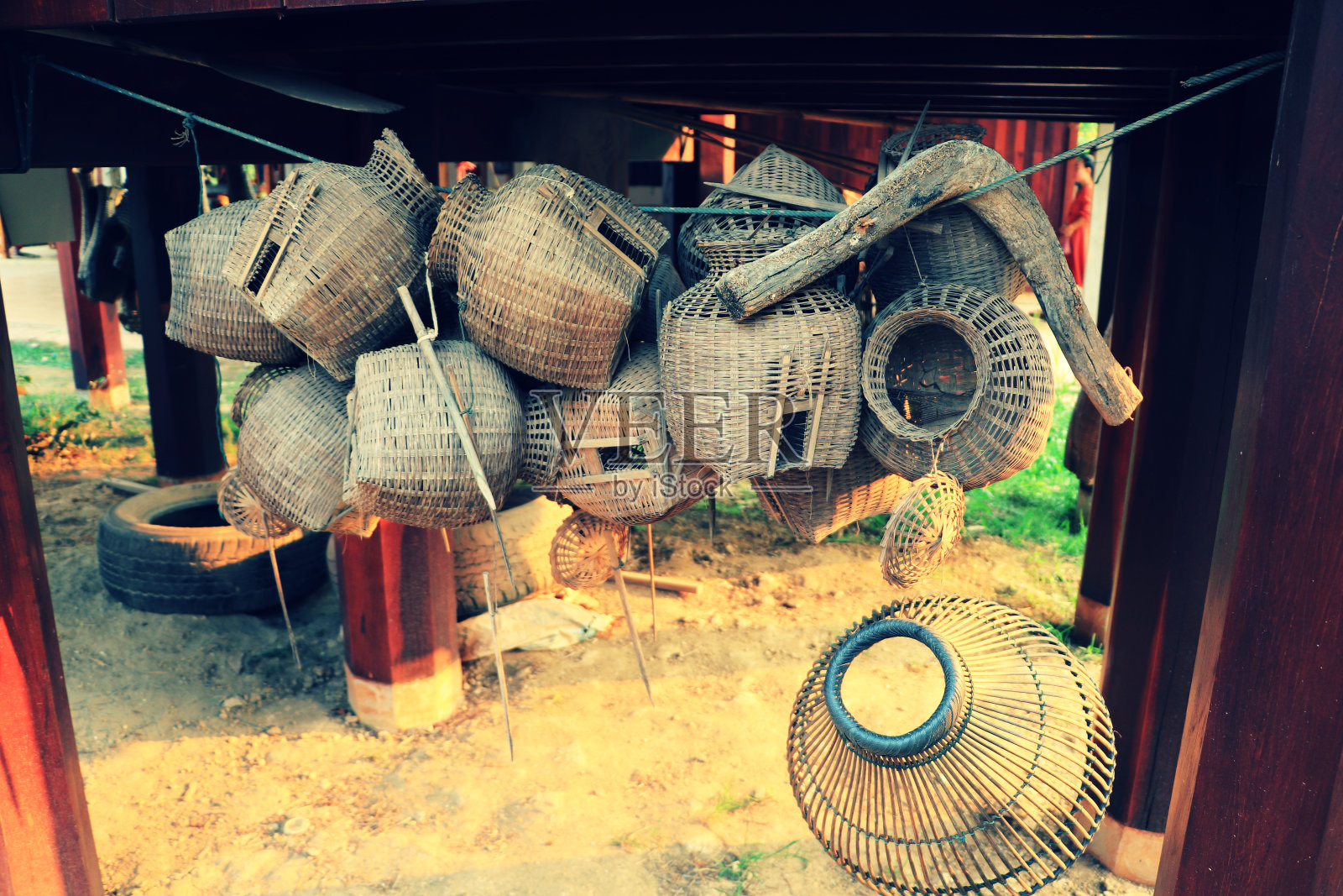 古老的竹制钓鱼工具照片摄影图片