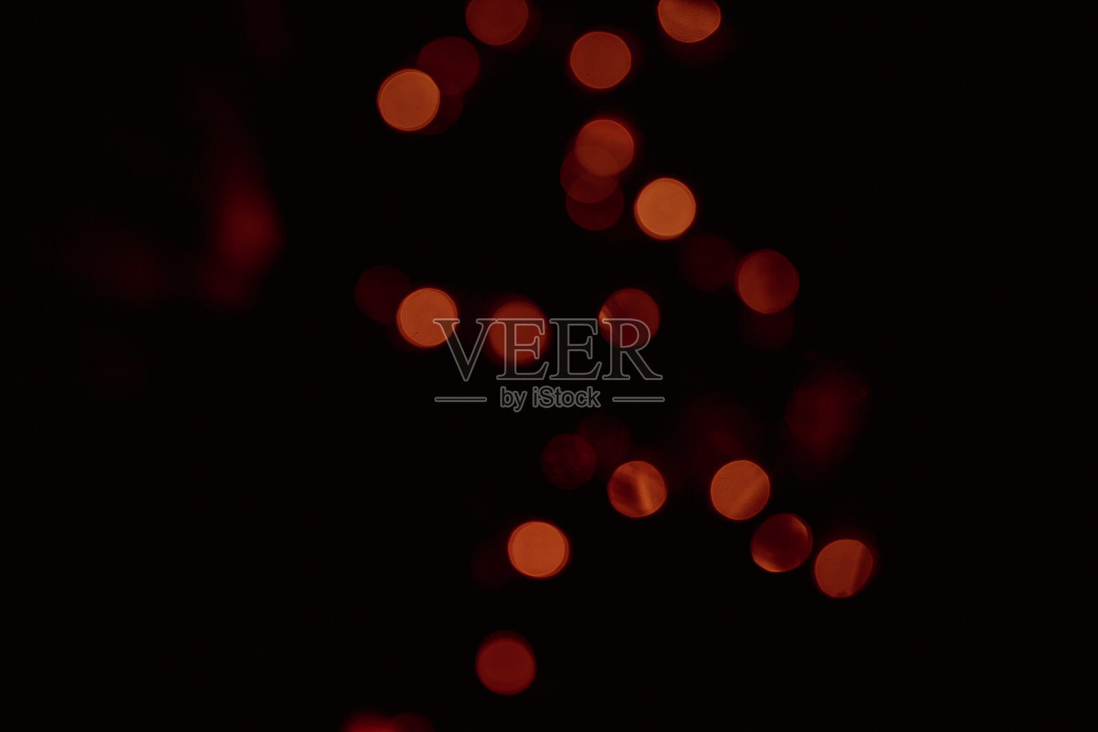 黄色的散焦光。金色的光散。散焦光与黑色背景。夜景生活灯光散景。散景。照片摄影图片