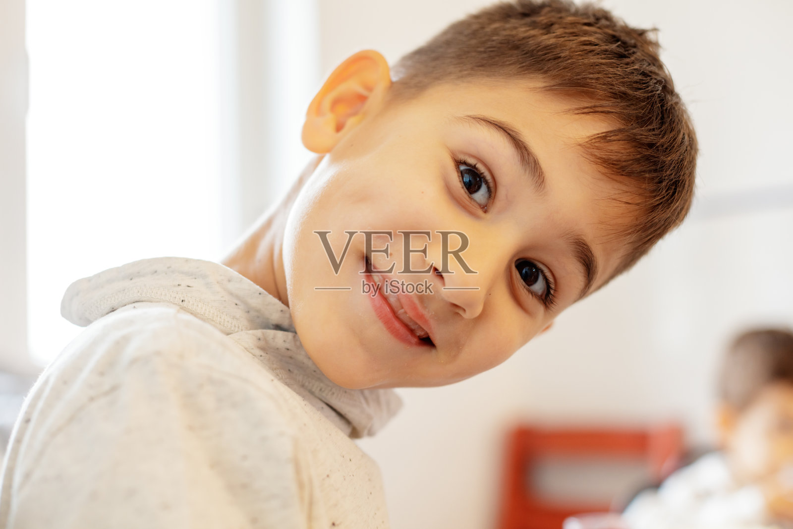 可爱男孩的肖像照片摄影图片