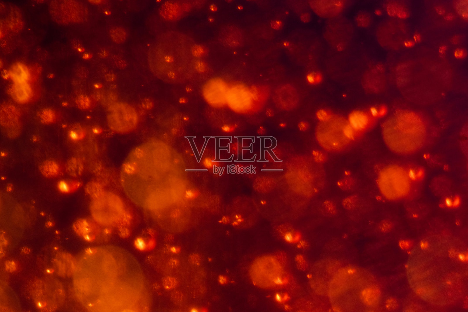 圣诞树散景灯在绿色黄金色,节日抽象的背景,模糊模糊与谷物时髦的颜色。圣诞树散景照片摄影图片