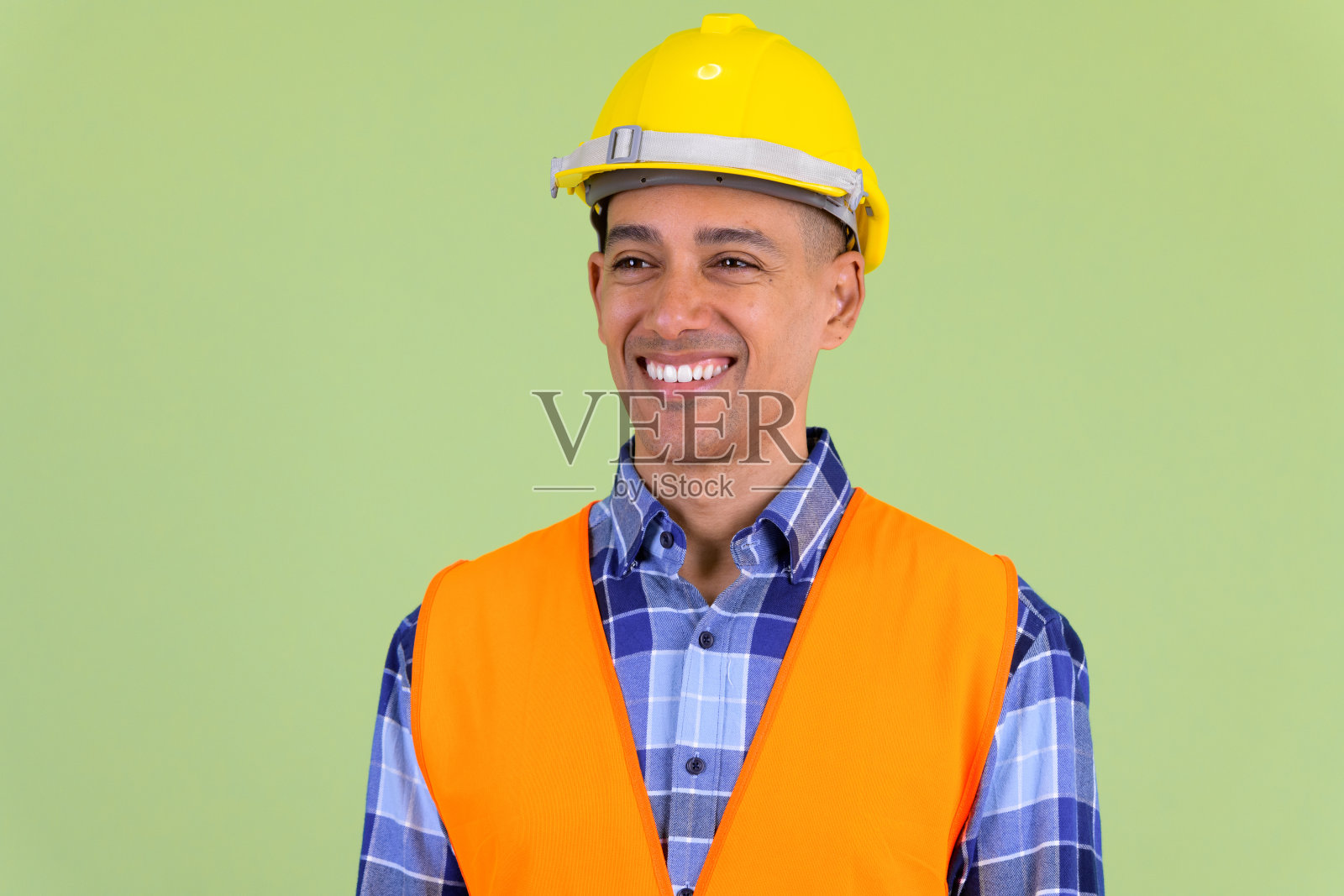 快乐的多种族建筑工人思考的面庞照片摄影图片