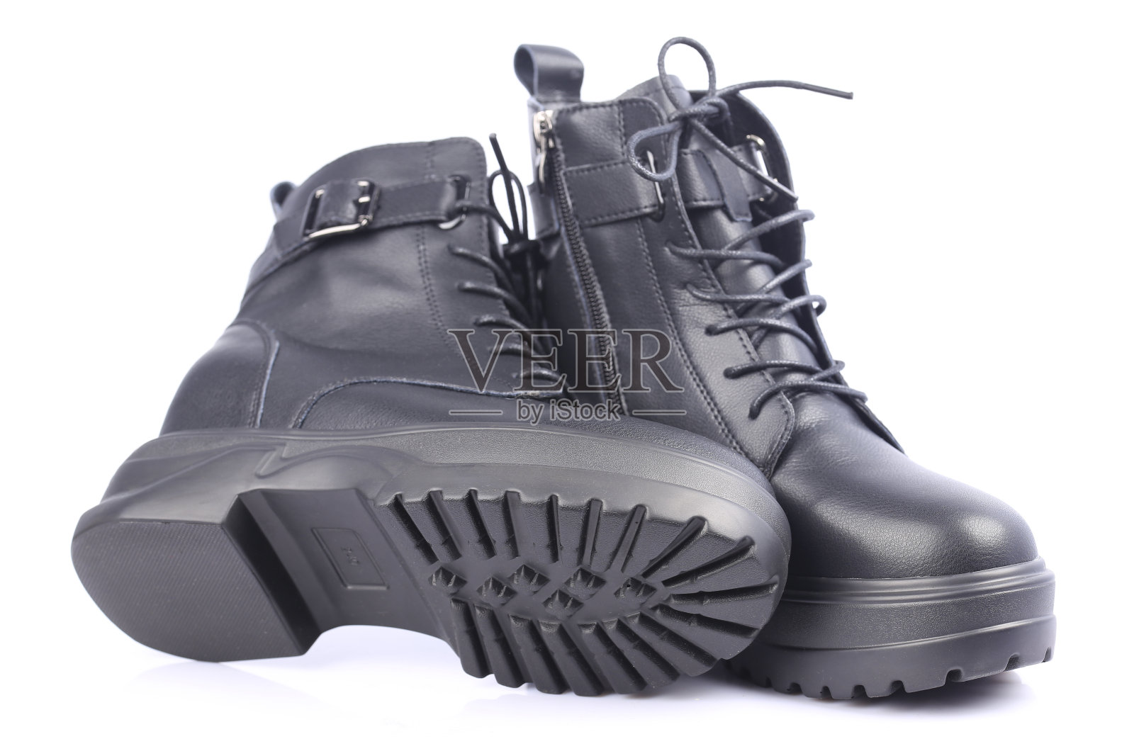 黑靴隔离在白色背景上照片摄影图片