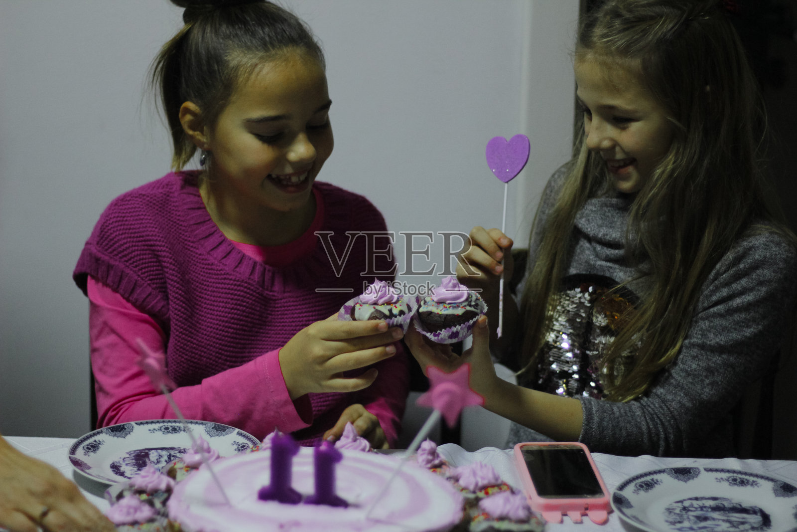 这是我们一起度过的生日照片摄影图片