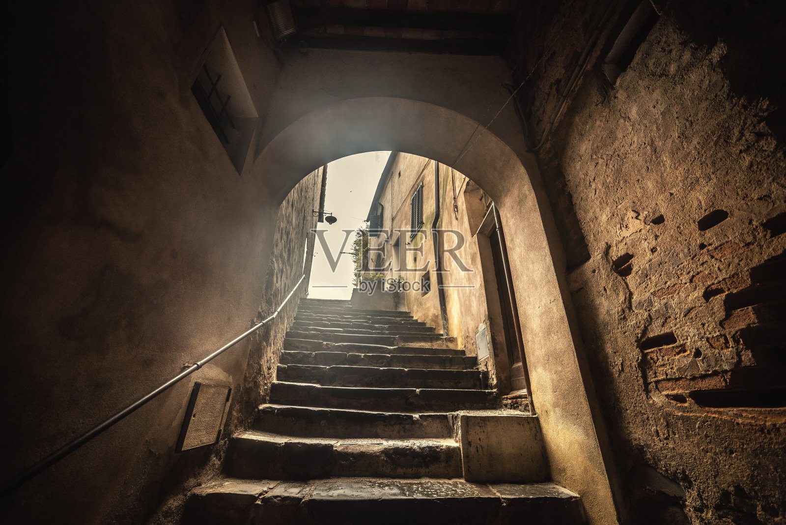 Montalcino的旧楼梯。照片摄影图片