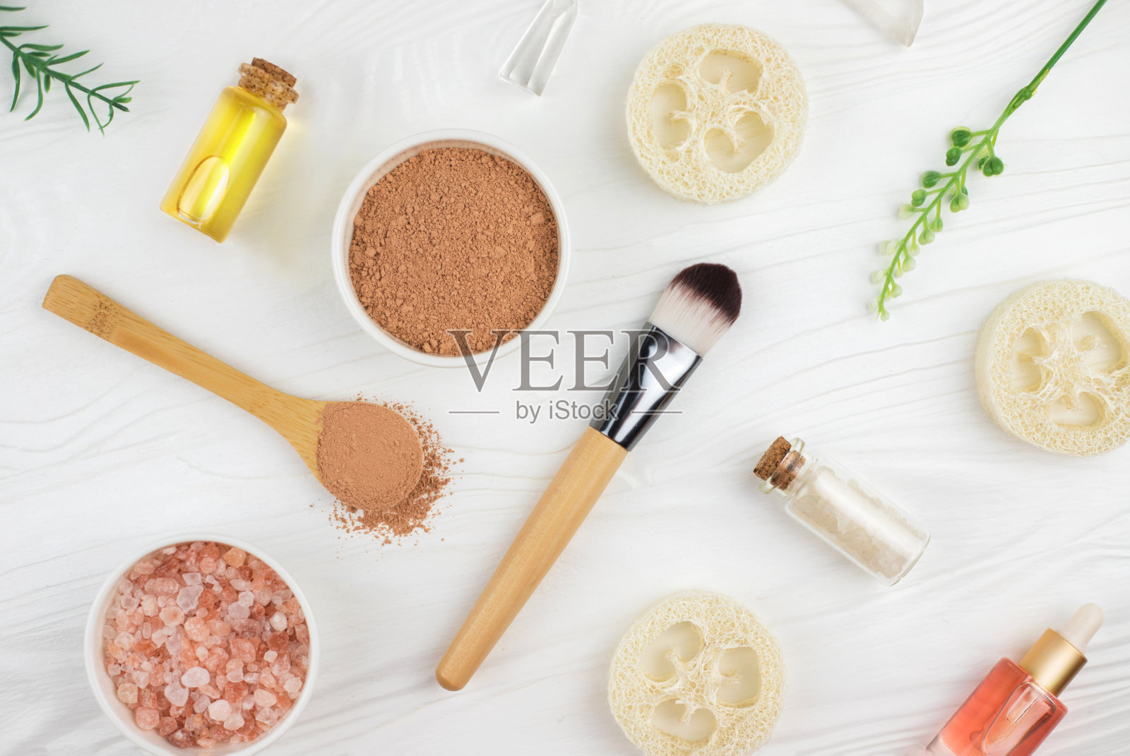 木质背景上的自制SPA化妆品套装照片摄影图片