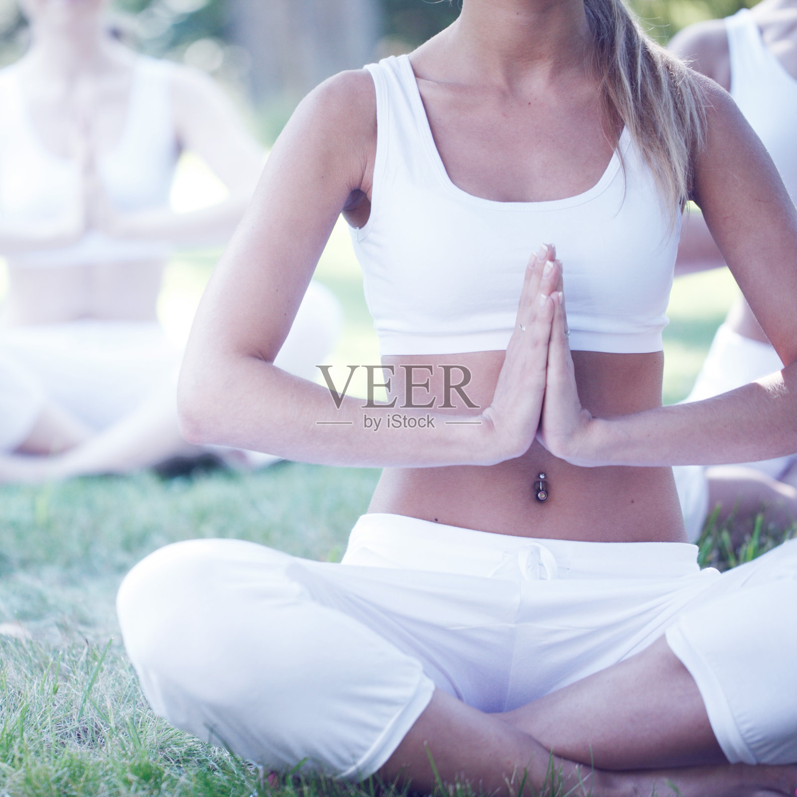 公园瑜伽训练照片摄影图片