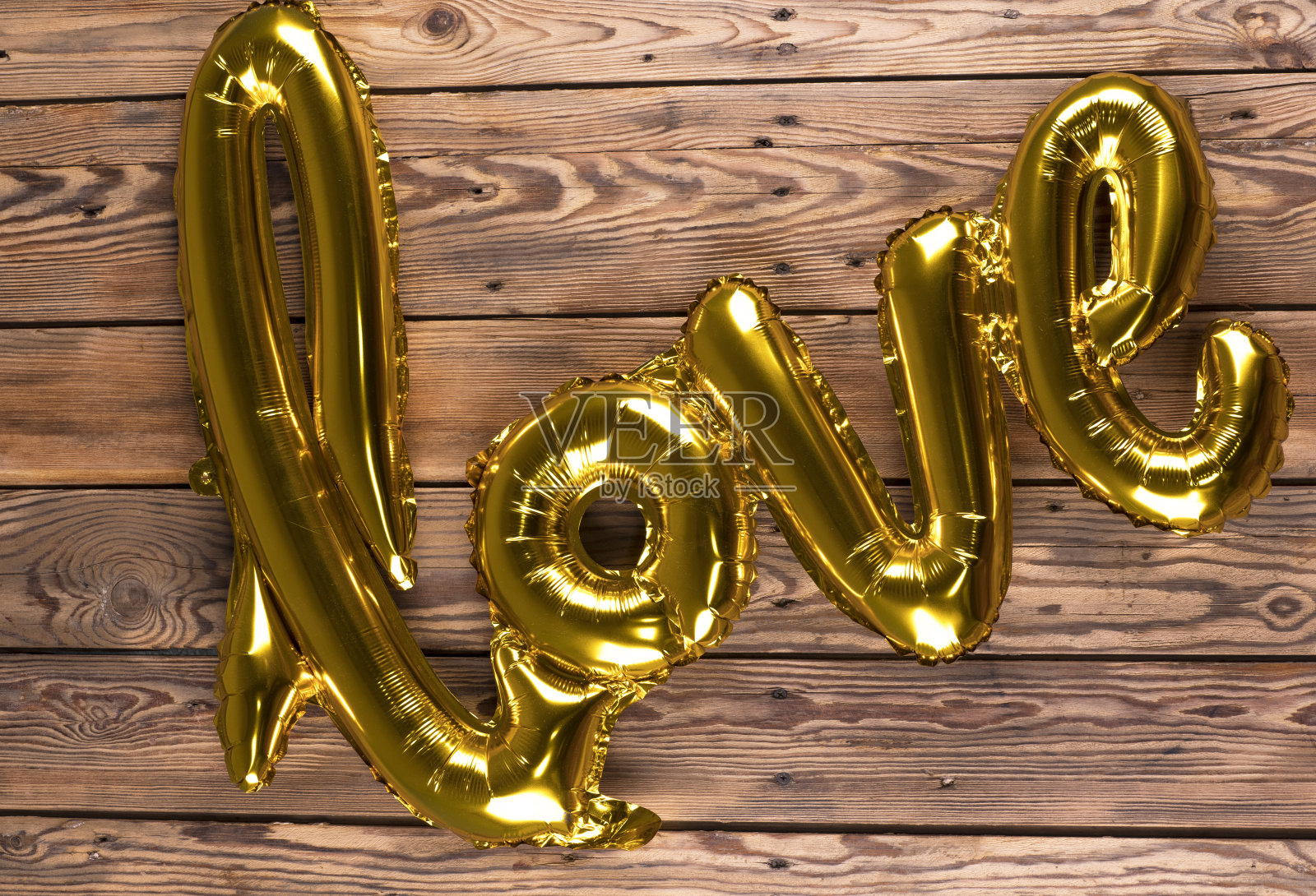 气球上刻有爱的字样照片摄影图片