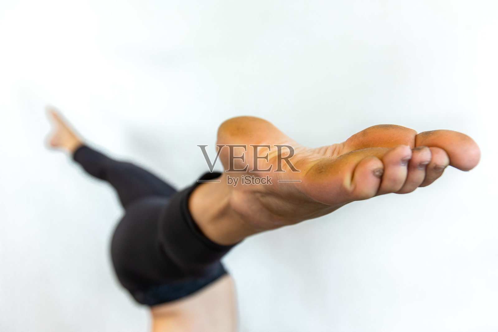 瑜伽课上的健康女性照片摄影图片