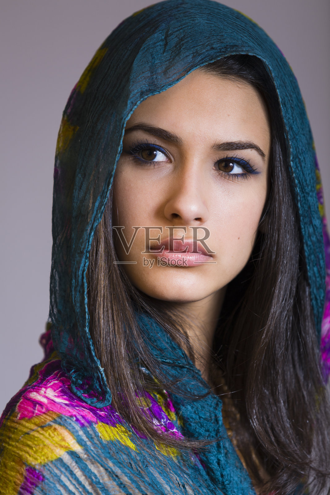 美丽的年轻女子照片摄影图片