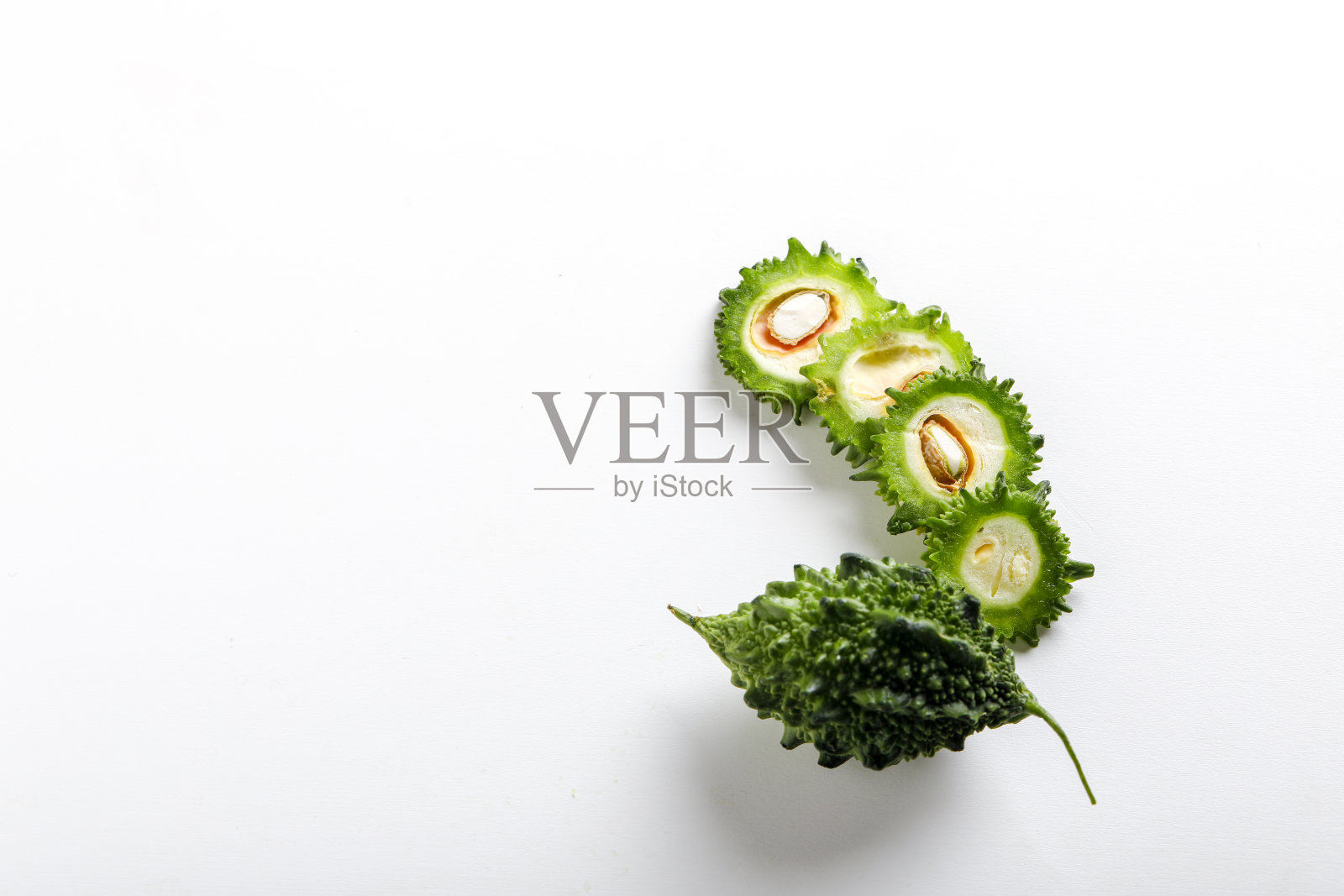 白底鲜绿苦瓜照片摄影图片