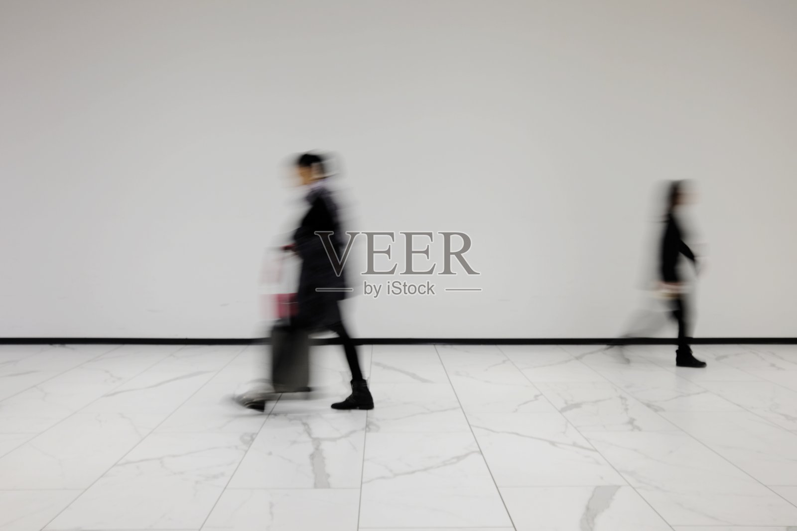 失焦的行人照片摄影图片