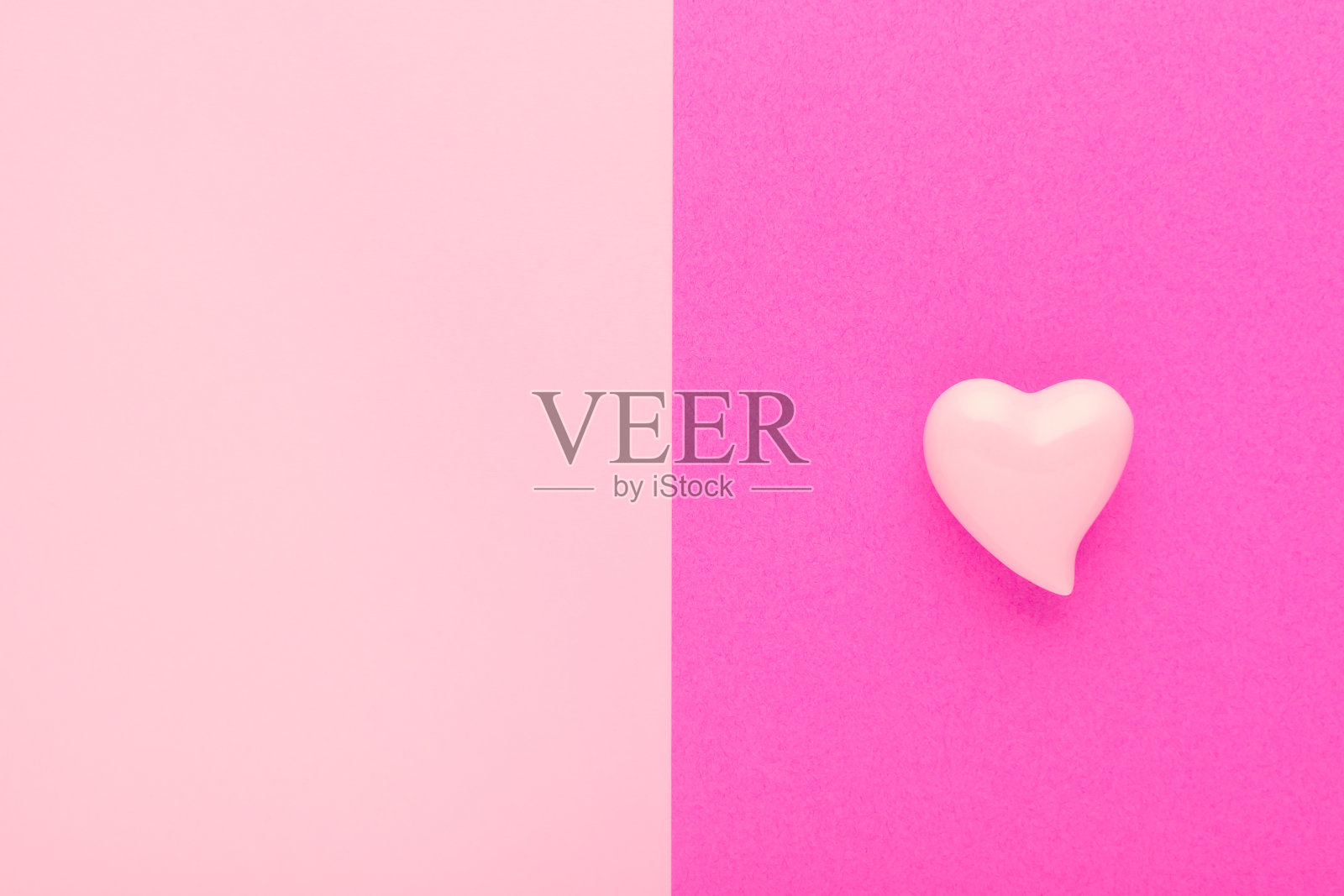 粉红色的背景与心形和复制空间照片摄影图片