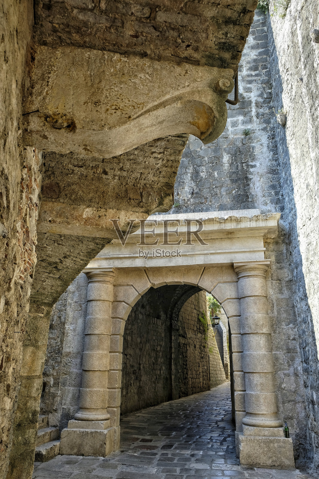 旧共和国武士在黑山。照片摄影图片