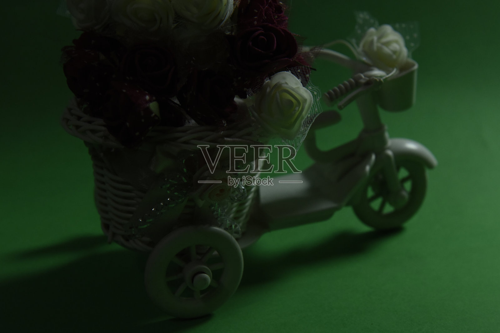 三轮车造型花篮照片摄影图片