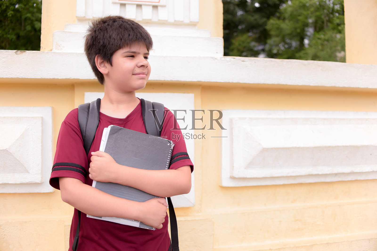 男孩准备回学校,回学校背景蓝照片摄影图片