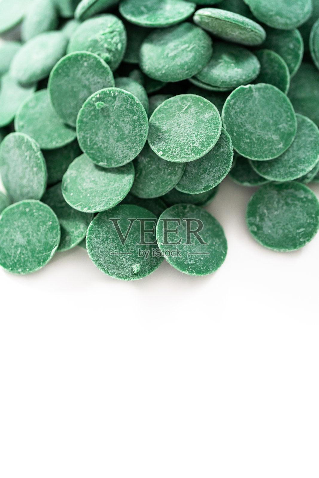 绿色的圆巧克力片照片摄影图片