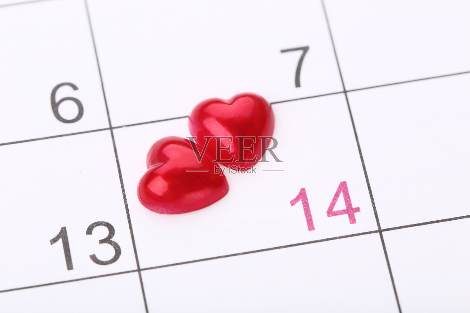 情人节日历上有红心照片摄影图片