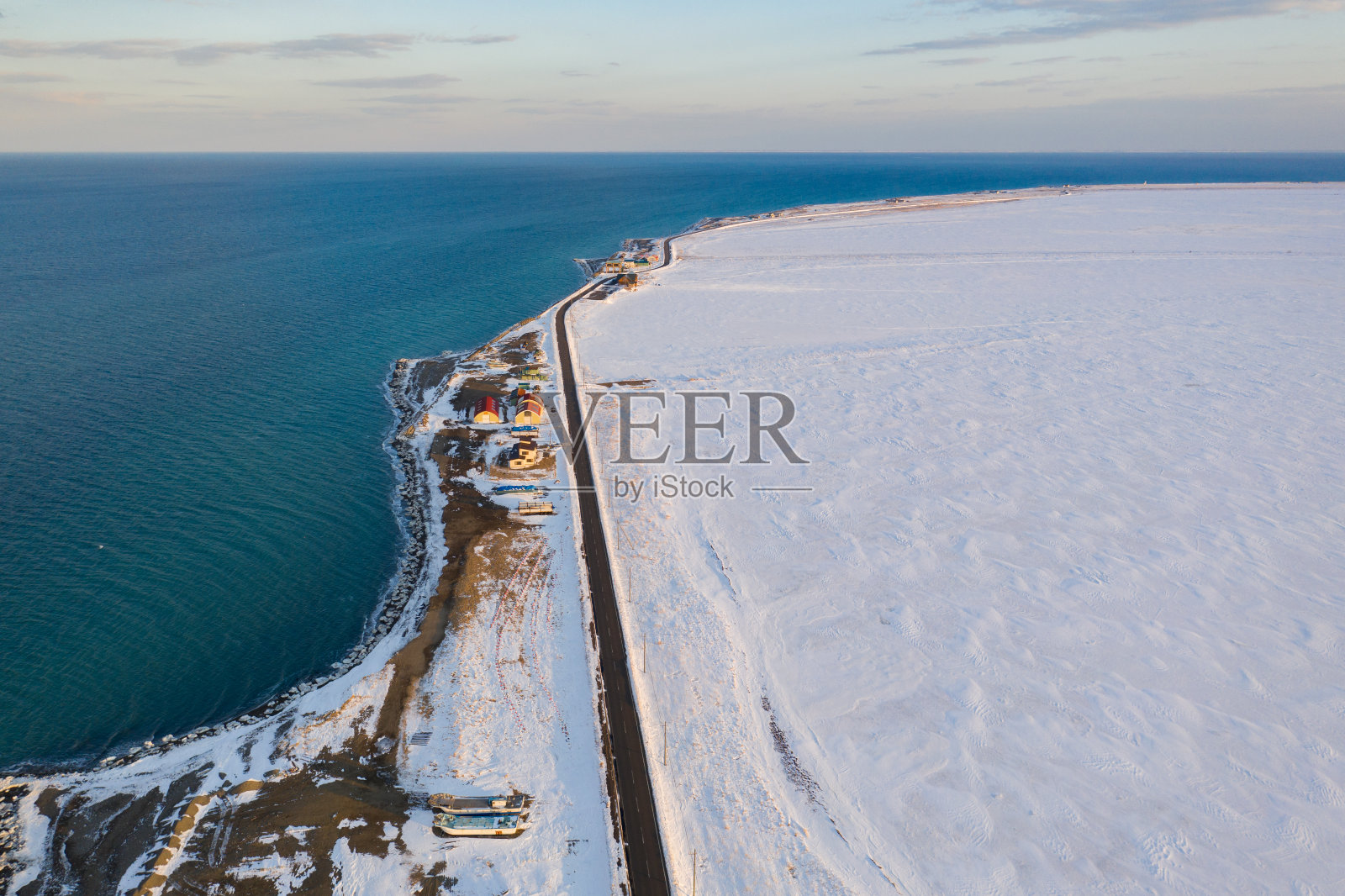 日本北海道半岛的冬季鸟瞰图照片摄影图片