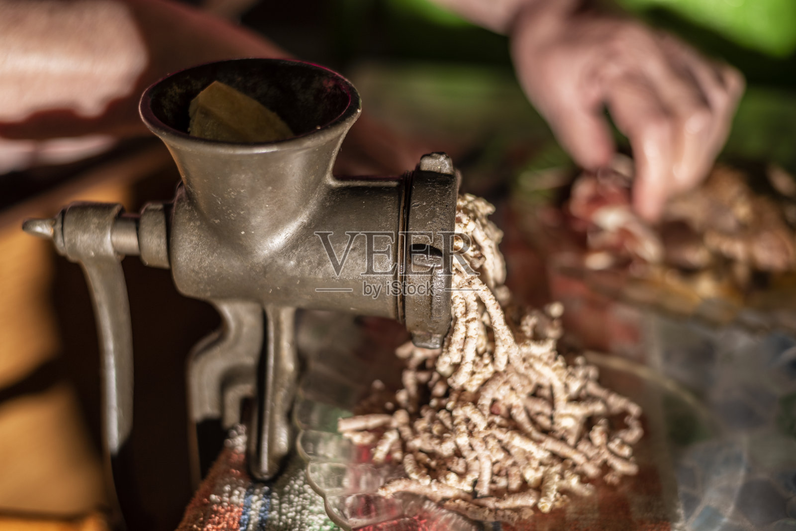 准备意大利卷饼的肉末照片摄影图片