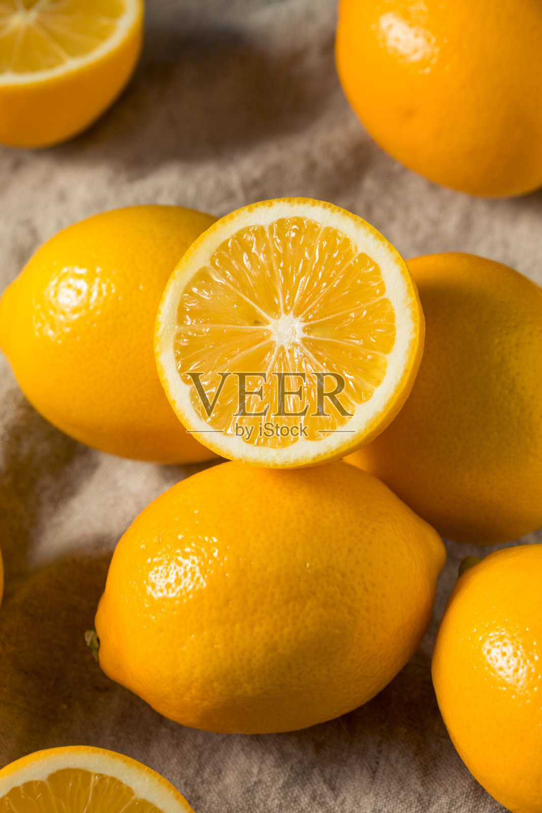 生黄色有机迈耶柠檬照片摄影图片