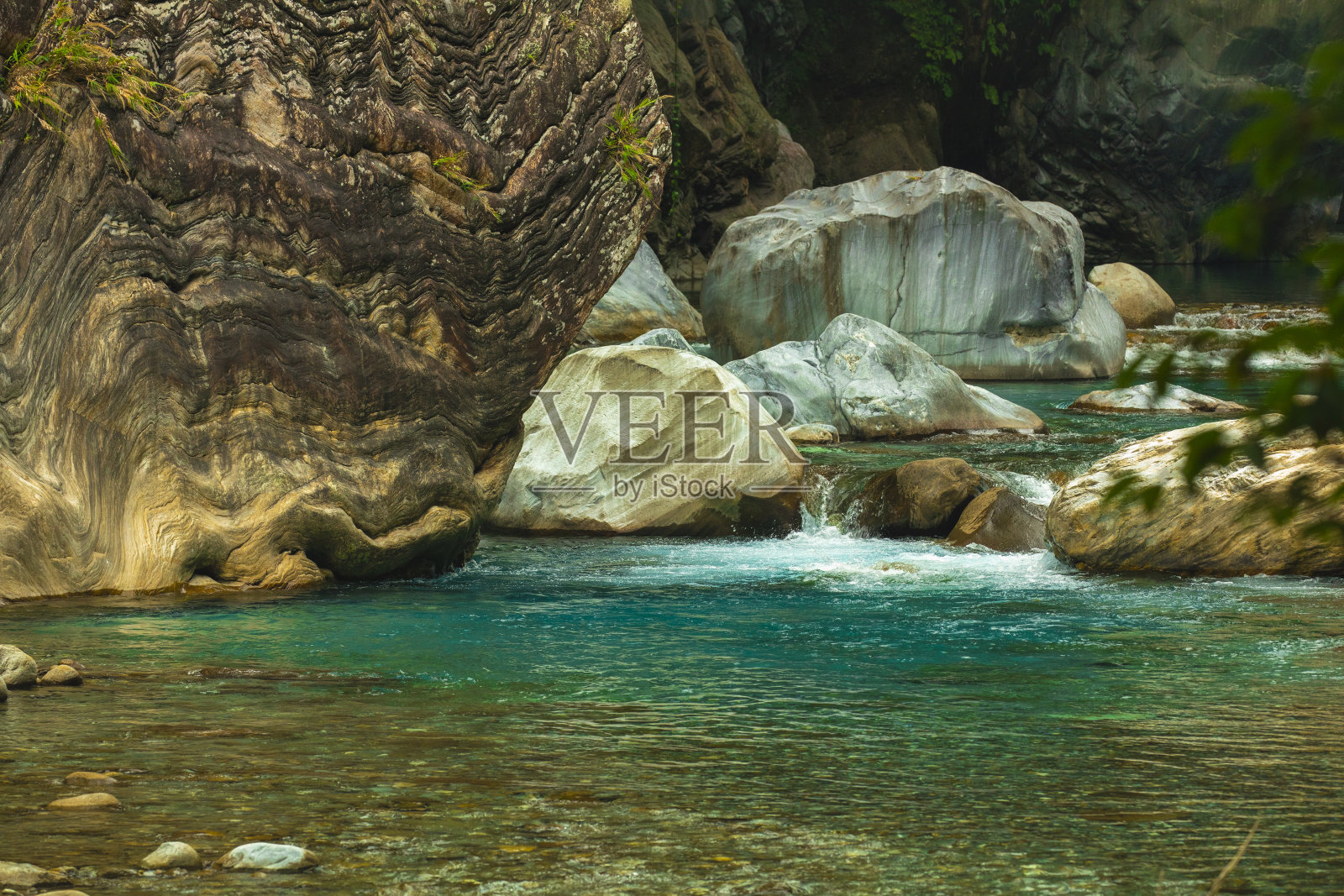 台湾、花莲、太鲁阁、风景名胜区、沙卡峪溪、溪、巨石照片摄影图片