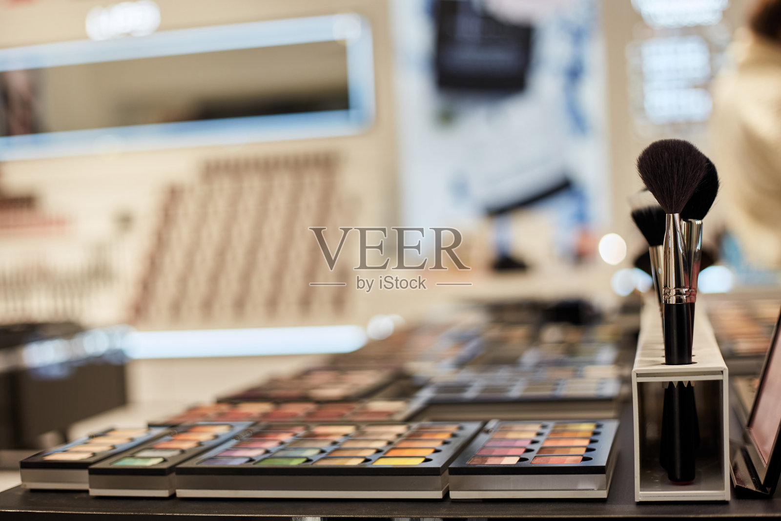 专业化妆品和彩妆产品展台照片摄影图片