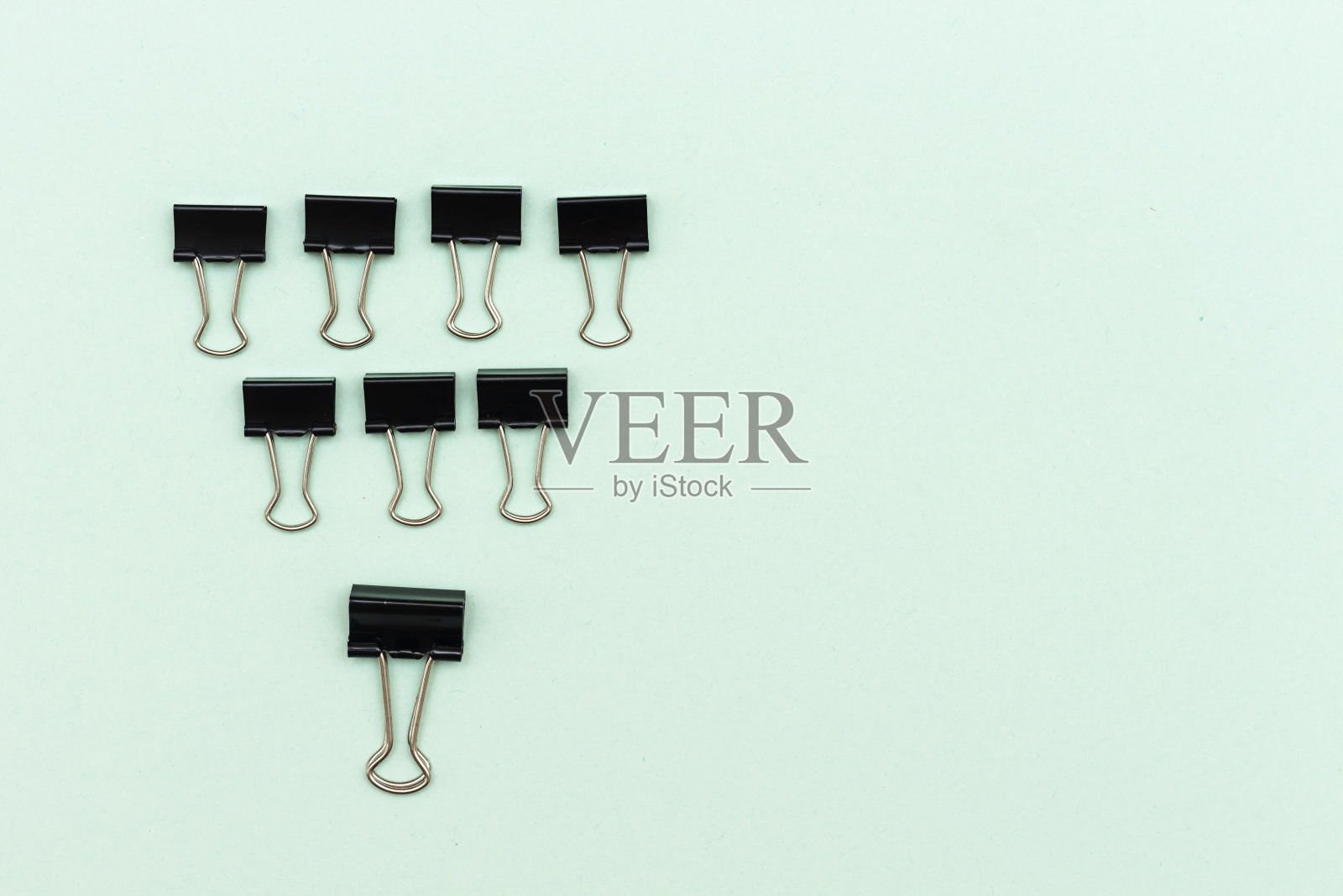 用斗牛犬纸夹象征的组织和团队结构照片摄影图片