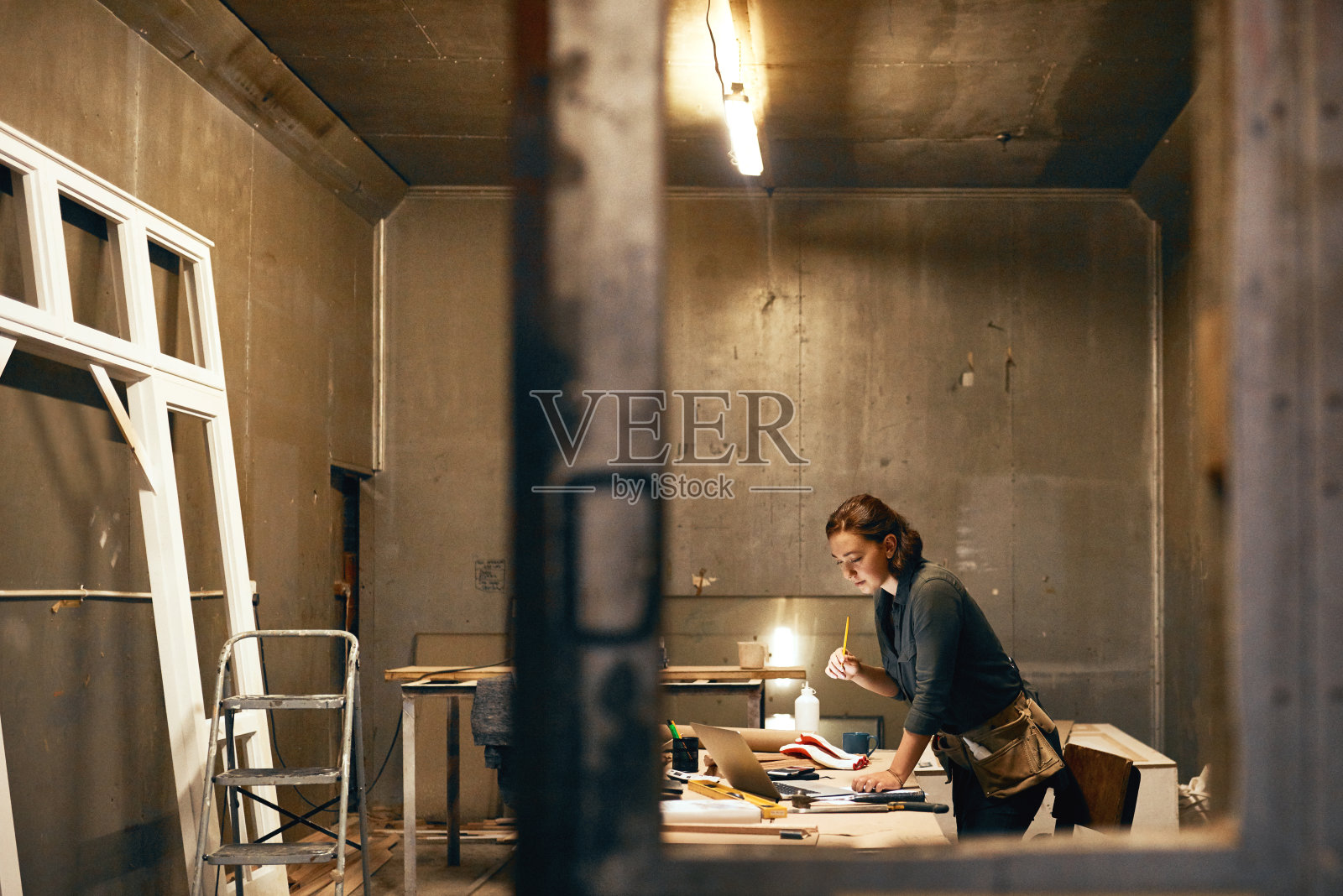 这将是一个漫长的夜晚照片摄影图片