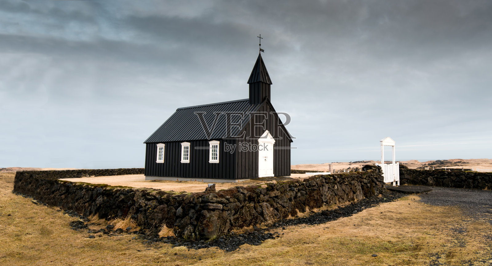 冰岛Snaefellsnes半岛的Budir黑色教堂。照片摄影图片