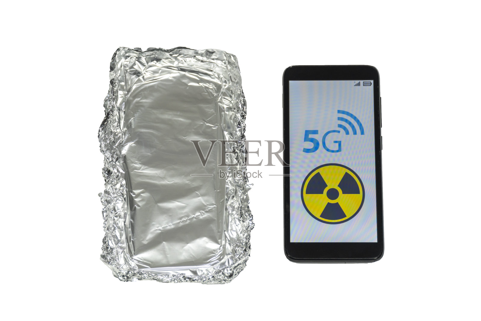 铝箔手机壳与5G危险标志照片摄影图片