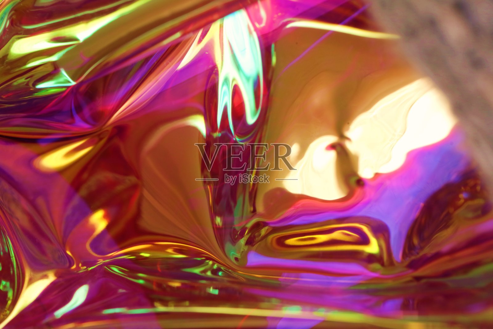 全息结构。金属全息背景。粉色紫色金色金属闪光抽象背景。彩色全息未来质感。照片摄影图片