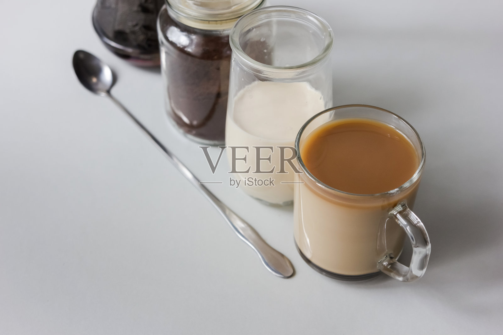 用透明杯子盛咖啡照片摄影图片