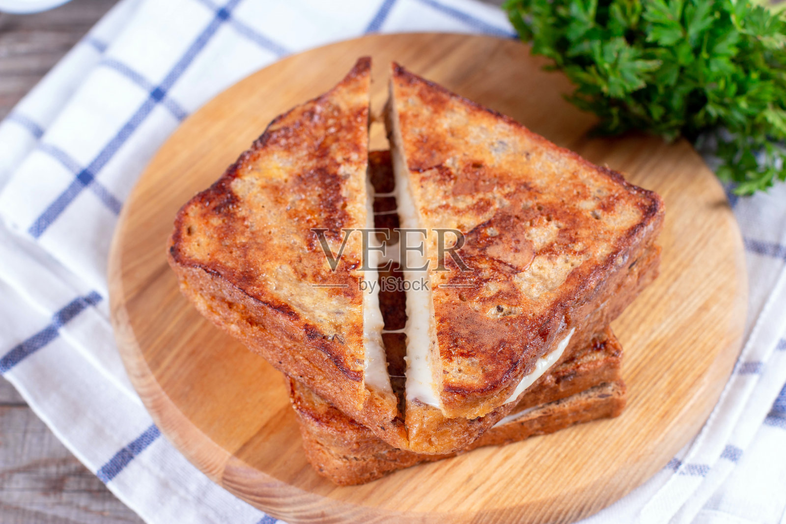 马苏里拉奶酪三明治照片摄影图片