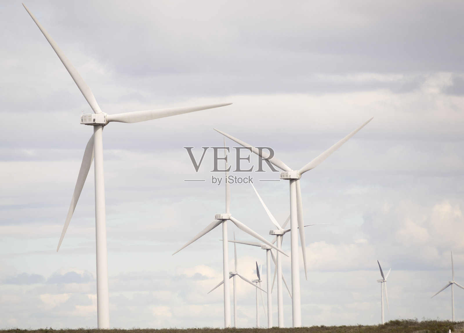 用于发电的风车。照片摄影图片