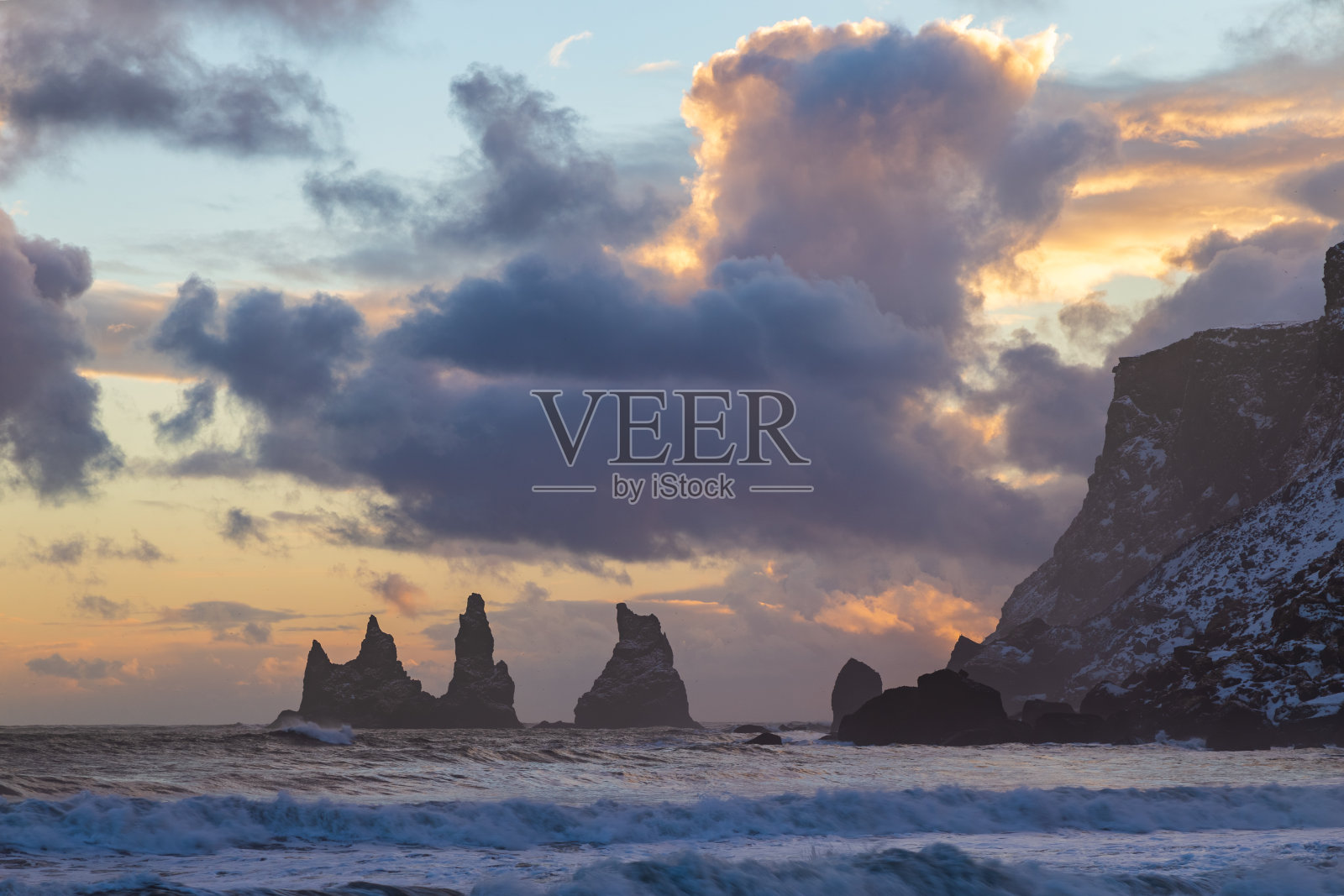 巨魔手指岩石,冰岛的冬天,维克村,冰岛的日落照片摄影图片