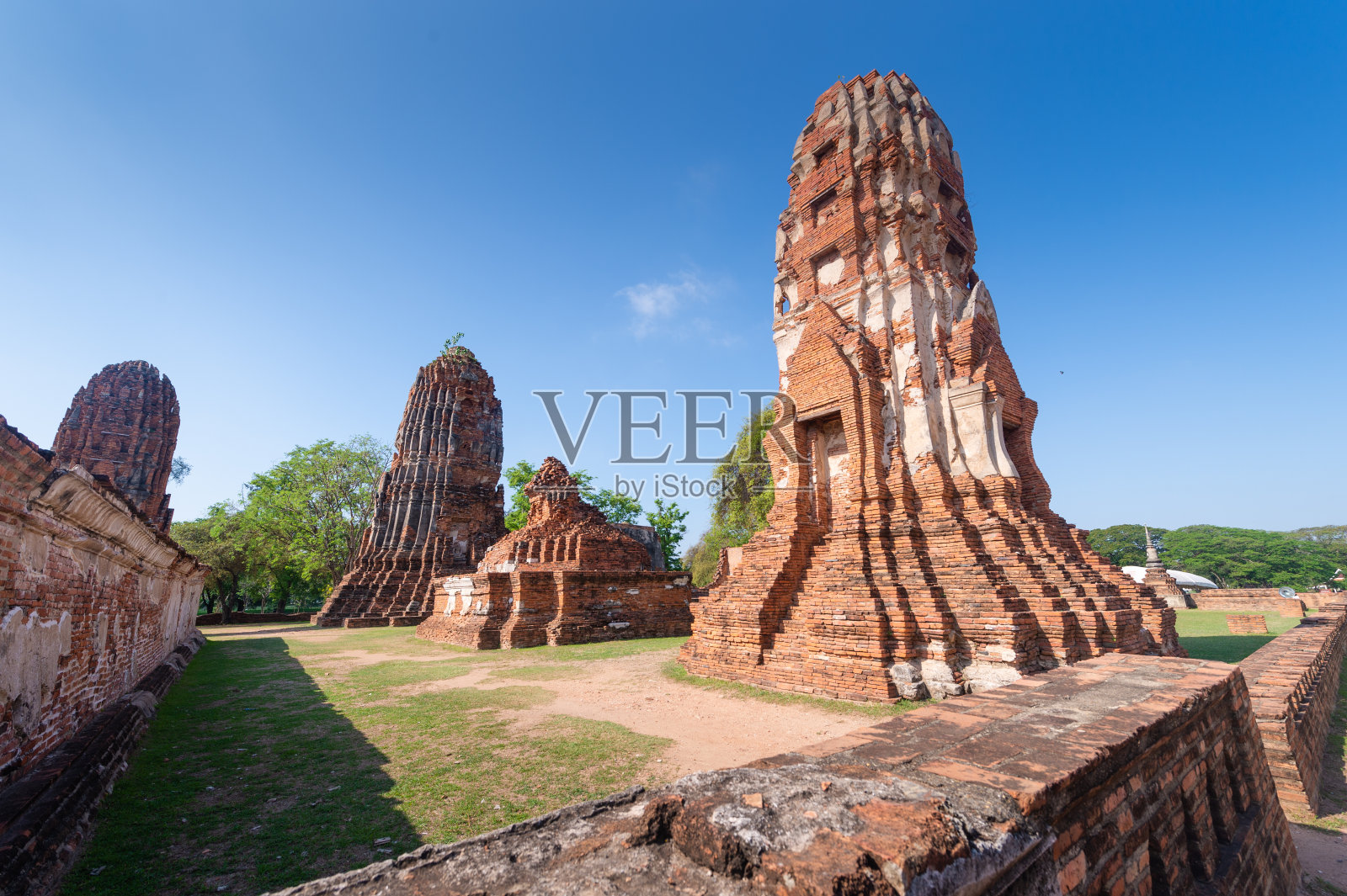 位于泰国曼谷附近的大城府的玛哈寺照片摄影图片