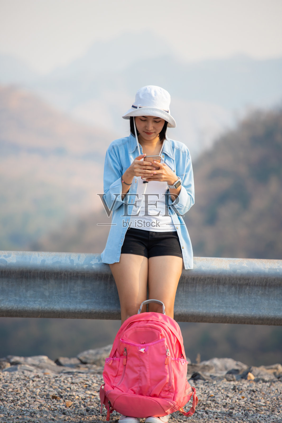 独奏旅行者。照片摄影图片