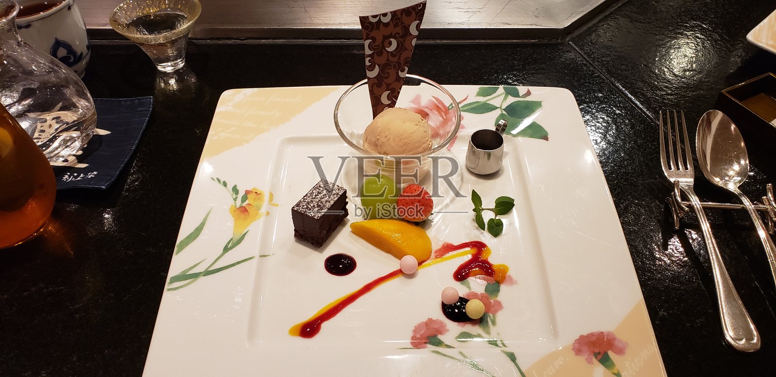 日本日式餐厅的餐盘照片摄影图片