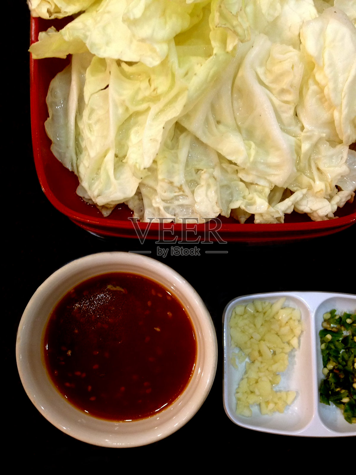 蔬菜和素喜烧酱照片摄影图片