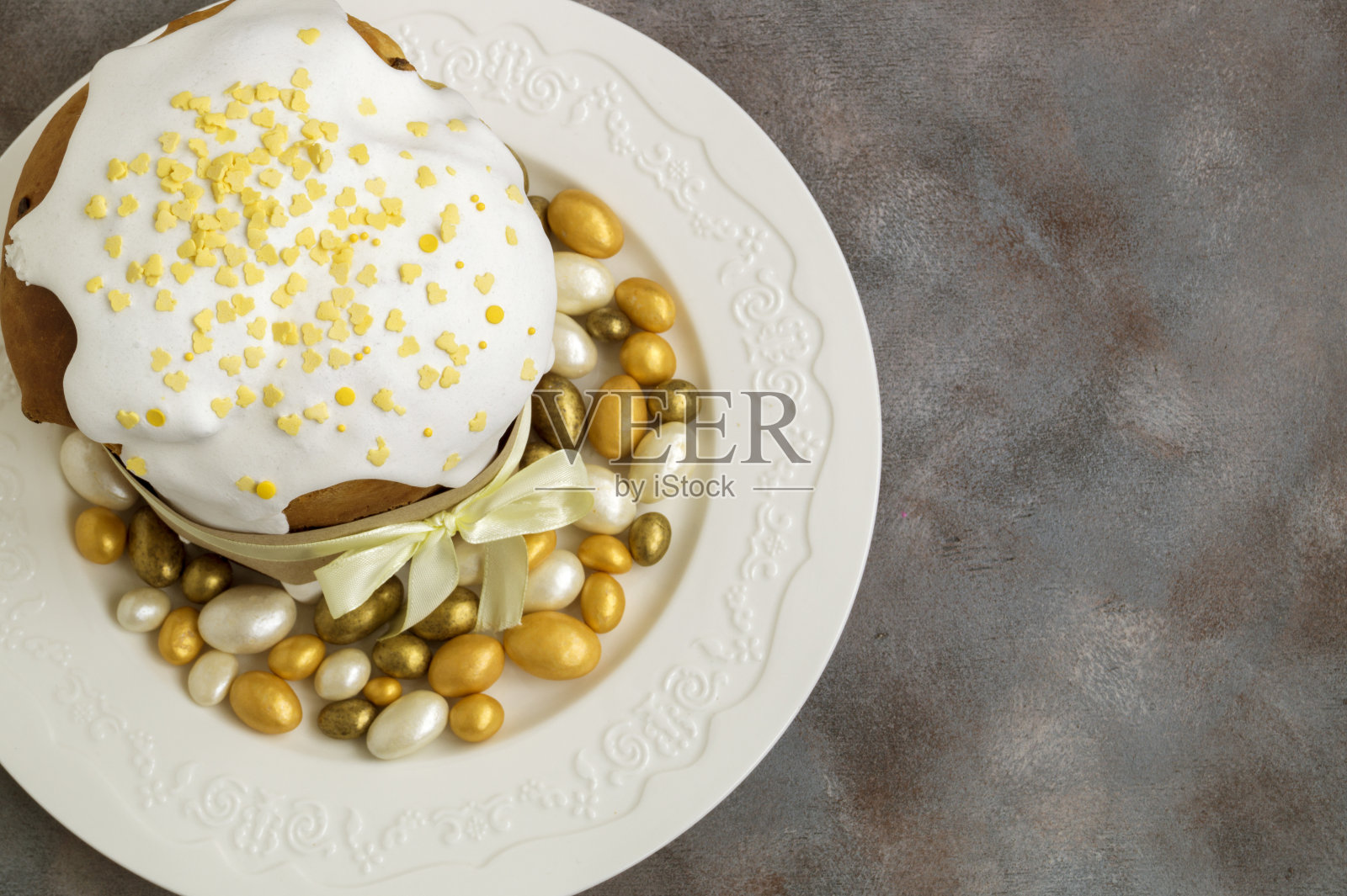 复活节食物。复活节蛋糕和彩蛋。照片摄影图片