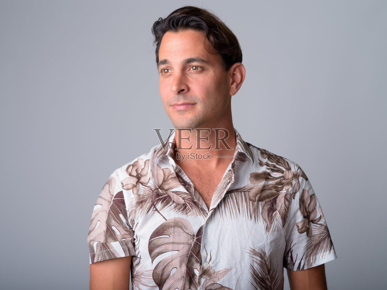 英俊的西班牙游客的脸在思考照片摄影图片