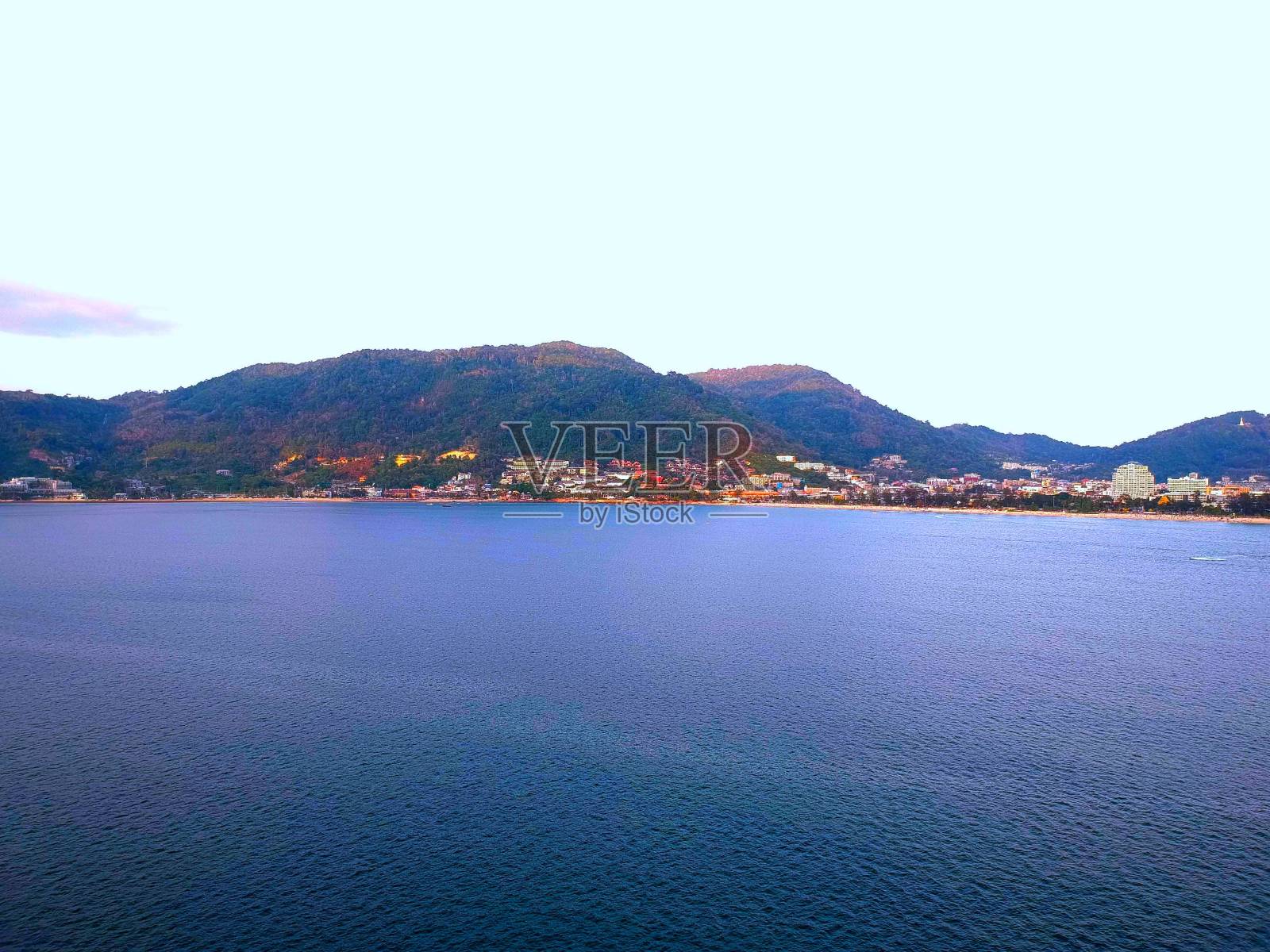 泰国普吉岛巴东海滩日落全景鸟瞰图照片摄影图片