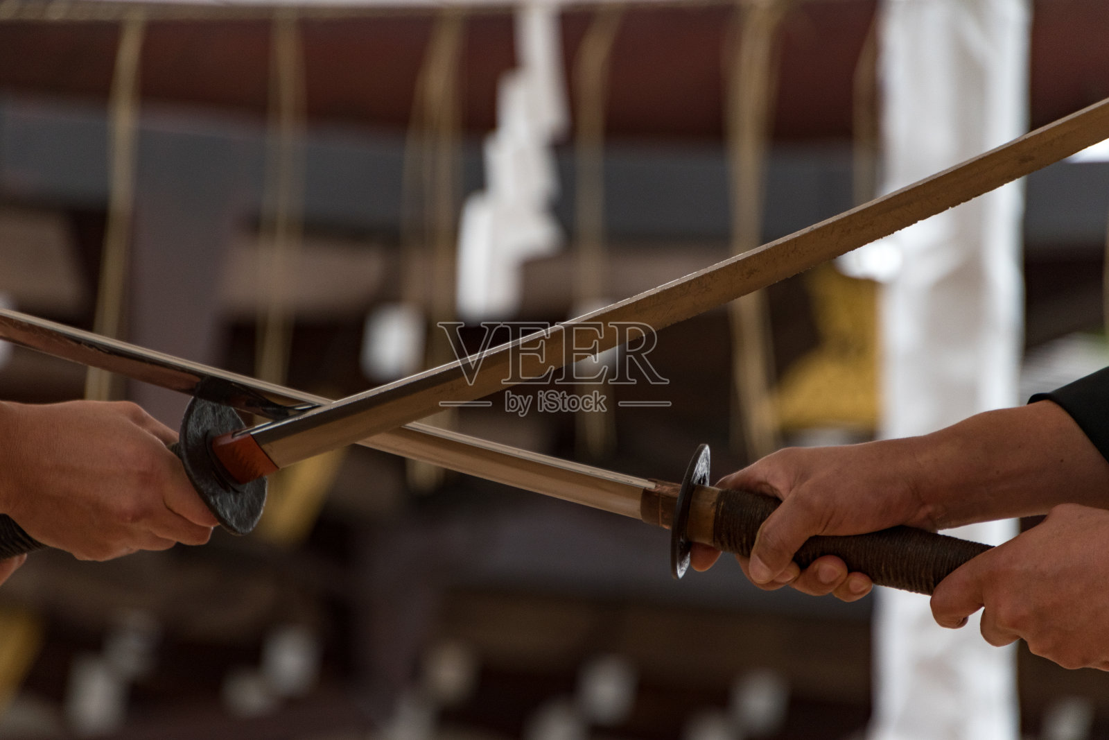 日本传统剑术演示照片摄影图片