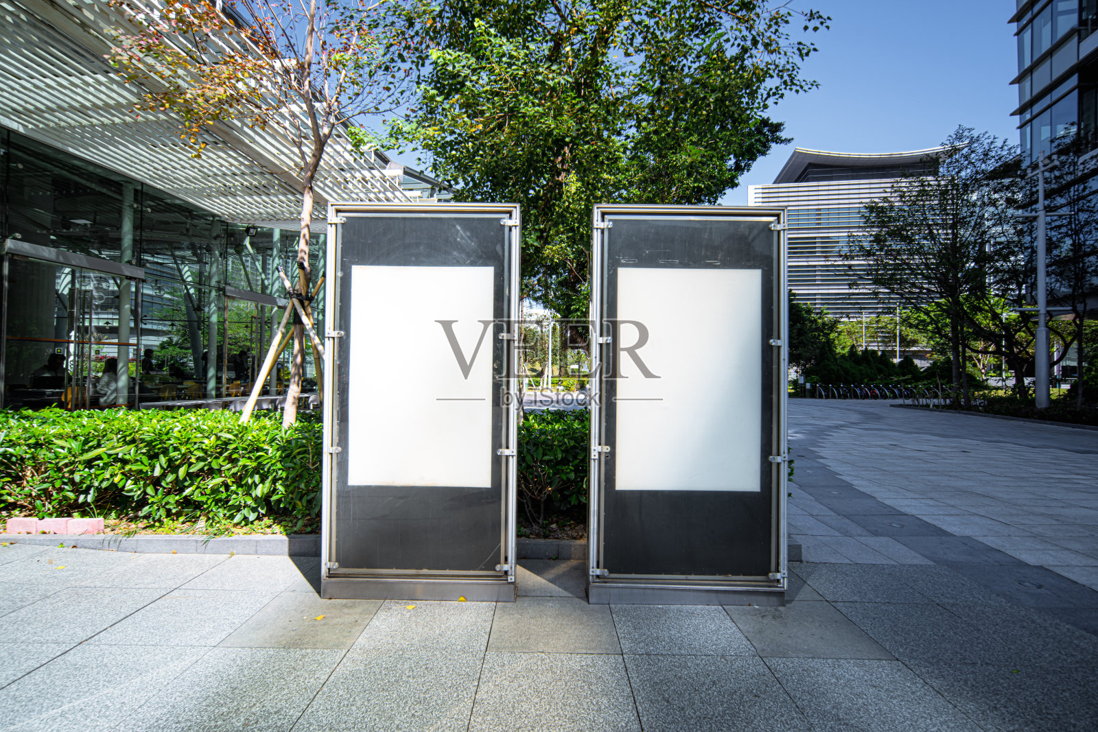 空白的街头广告牌海报摊照片摄影图片