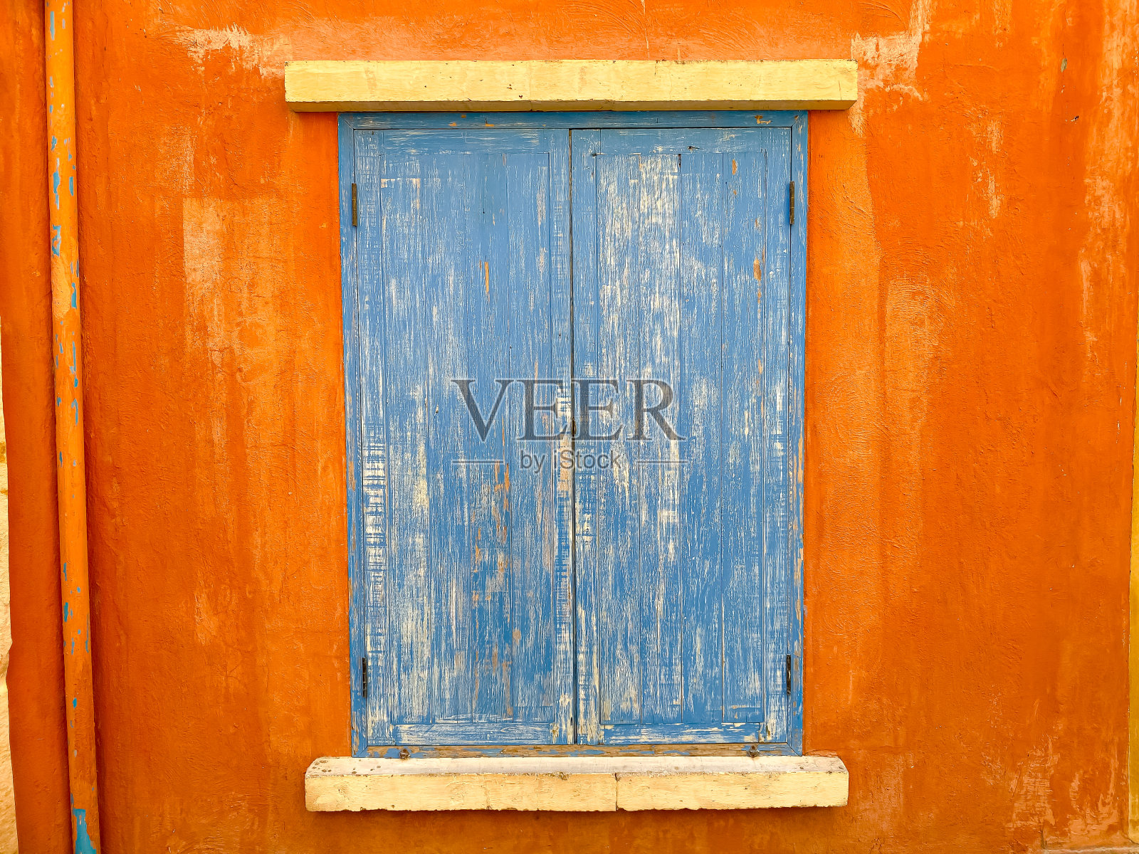 带有复古风格背景的旧窗或门。照片摄影图片