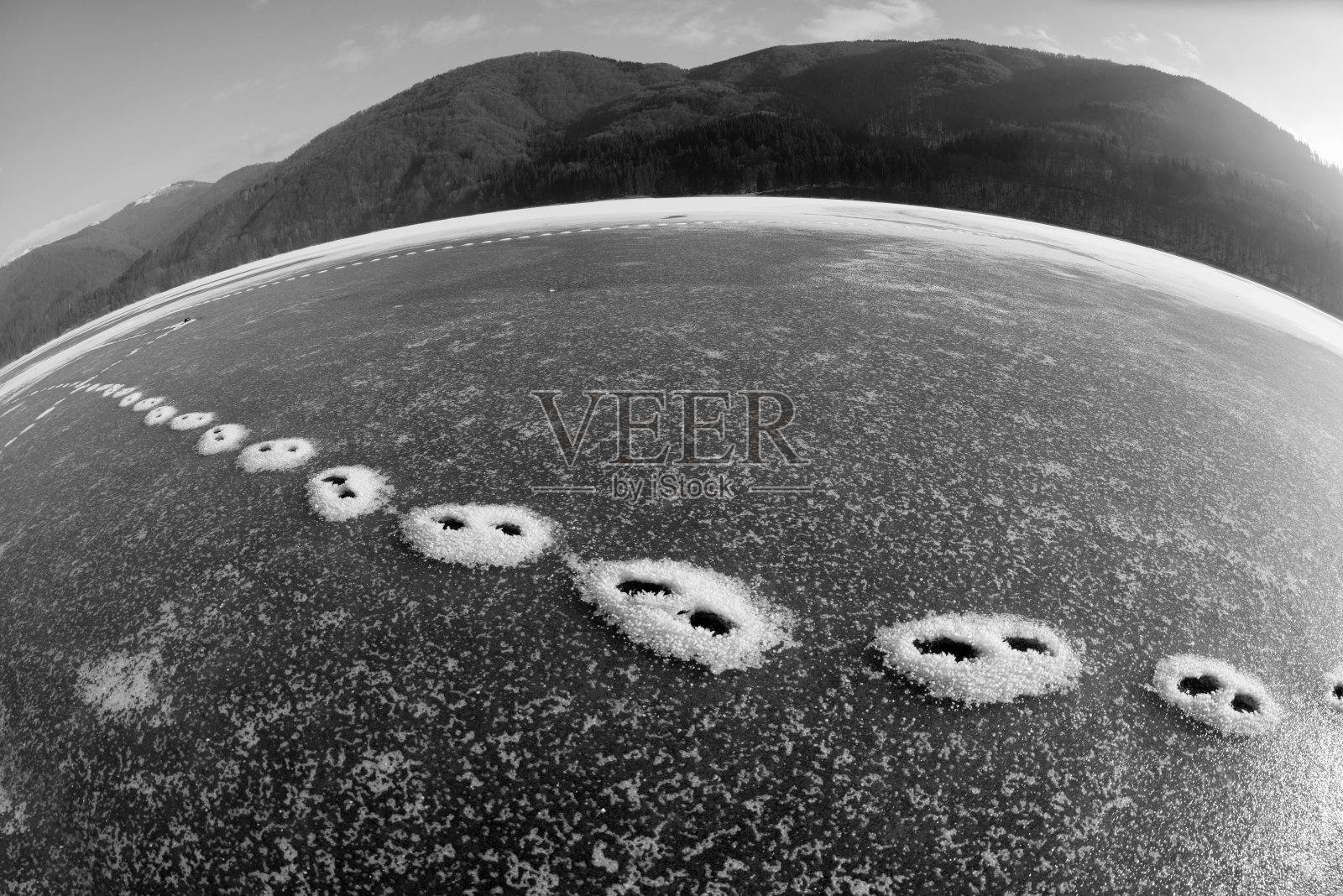 冻结的高山湖泊照片摄影图片